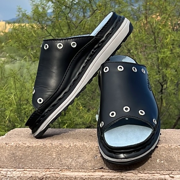 New Dr. Martens Silver Gromet Cut Out Black Vintage 90’s Chunky Slides Sandals - Picture 9 of 17